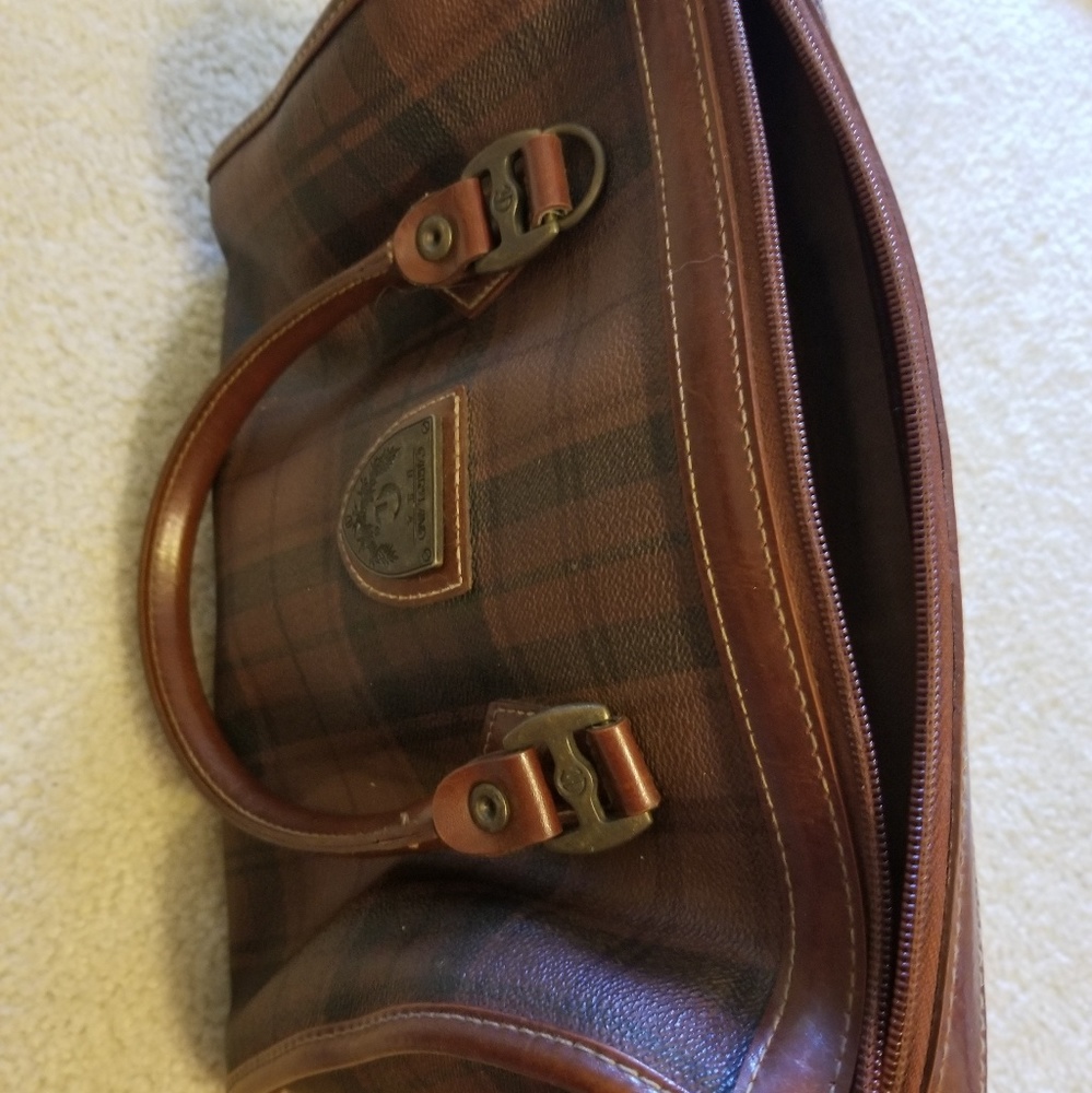 Carryland Handbag - Picture 4 of 4